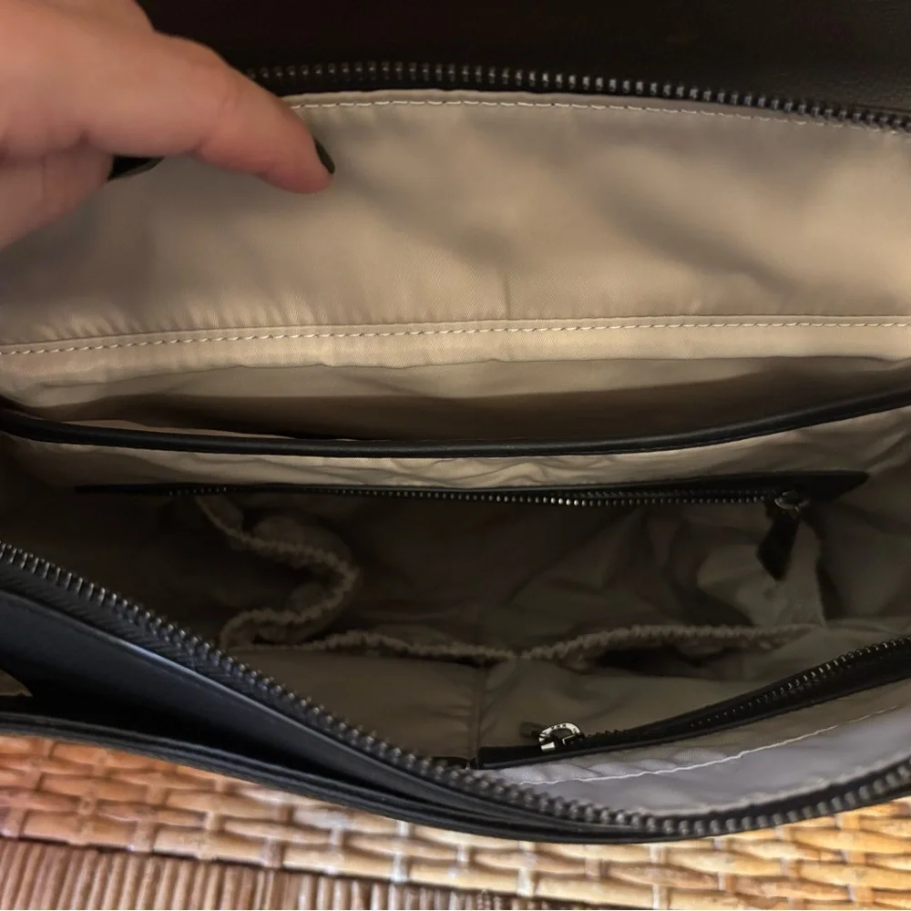 Mina Baie Black Leather Backpack - Sleek Everyday Carry - Picture 7 of 7